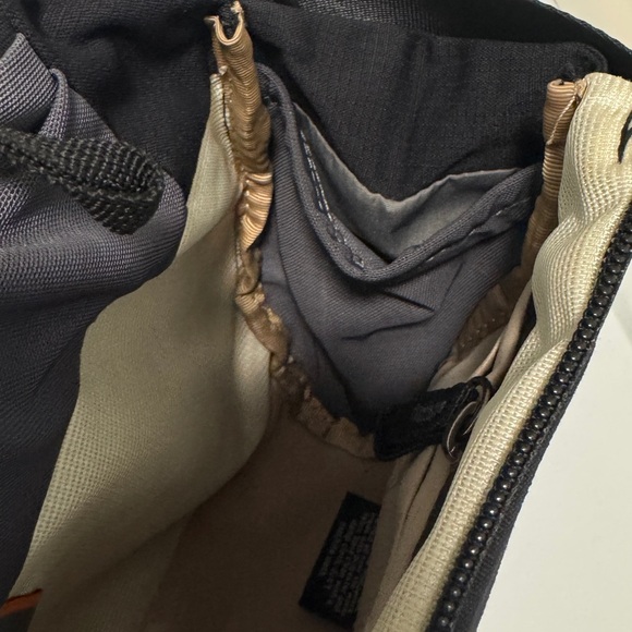 Bellroy Venture Sling 9L Crossbody Bag - Picture 4 of 6